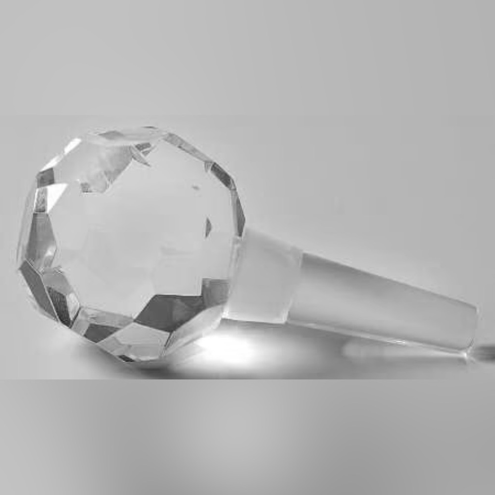 Elegant Crystal Wine Stopper